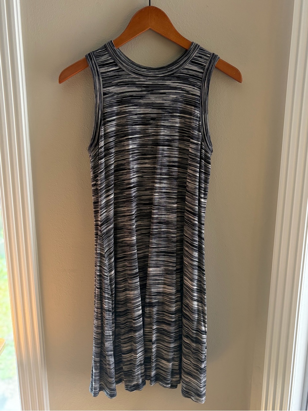 Karen Kane Black White Striped Sleeveless Swing Dress Size M A-Line Scoop Neck